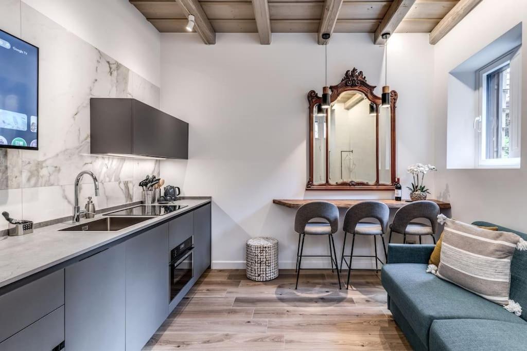 Piazza Dei Renzi Trastevere Building 4 Bedroom With Terrace * Roma