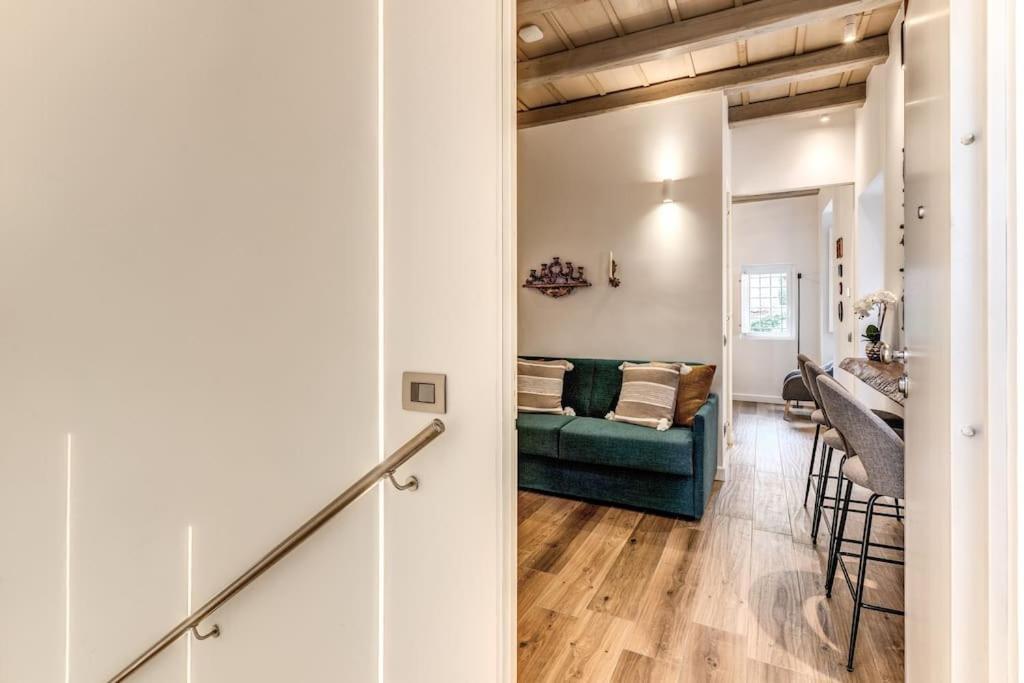 Piazza Dei Renzi Trastevere Building 4 Bedroom With Terrace * Roma