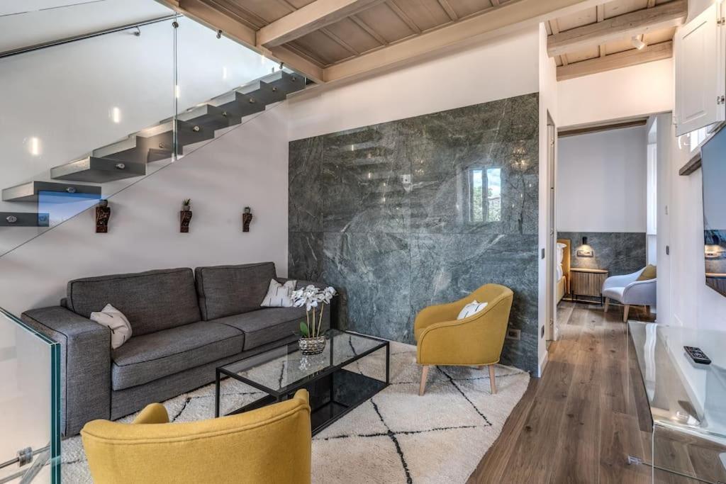 Piazza Dei Renzi Trastevere Building 4 Bedroom With Terrace * Roma