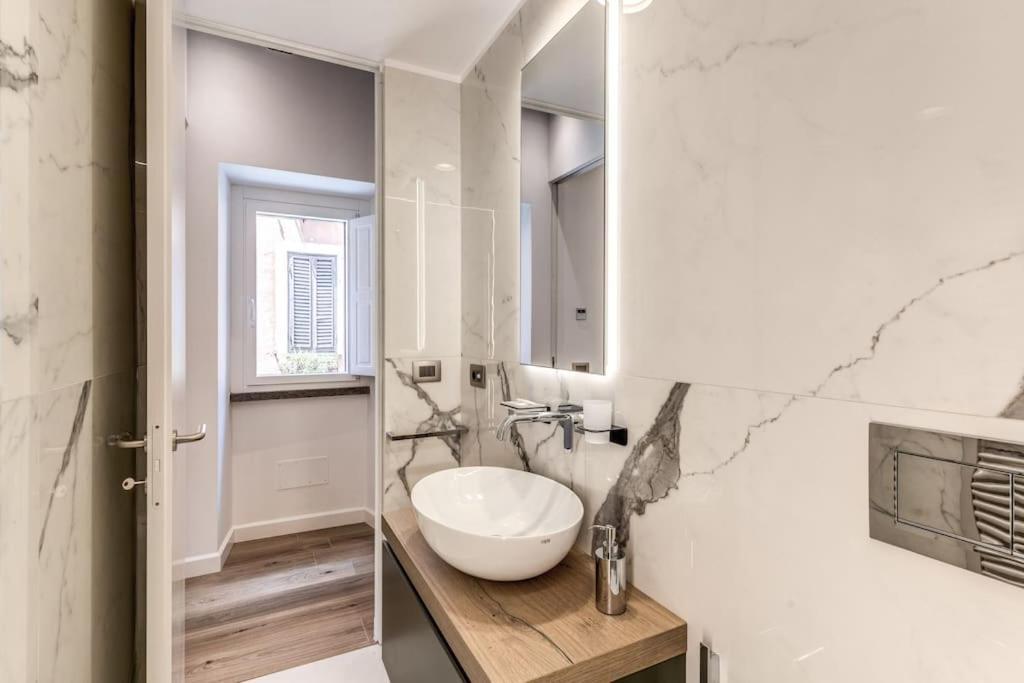 Piazza Dei Renzi Trastevere Building 4 Bedroom With Terrace * Roma